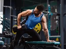 हाई ब्लड प्रेशर के मरीजों को जिम में सांस रोककर 'हेवी वेट लिफ्टिंग' (Valsalva Maneuver) से क्यों बचना चाहिए?