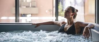 आइस बाथ (Ice Bath) क्या आम लोगों को भी रिकवरी के लिए एथलीट्स की तरह बर्फ के पानी में नहाना चाहिए