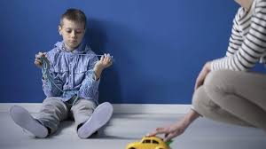 एस्परजर सिंड्रोम (Asperger's) वाले बच्चों में 'क्लमज़ीनेस' (चीजों से टकराना या बार-बार गिरना) सुधारने की मोटर ट्रेनिंग