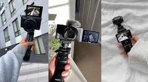 कंटेंट क्रिएटर्स और व्लॉगर्स (Vloggers) के लिए भारी कैमरा और गिंबल पकड़ने से होने वाले कंधे के दर्द का उपाय
