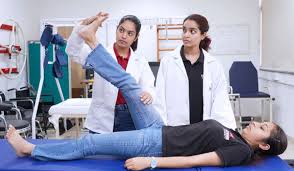 क्या फिजियोथेरेपी क्लिनिक में 'आर्टिफिशियल इंटेलिजेंस' (AI) कभी इंसानी स्पर्श और डॉक्टर की जगह ले सकता है?