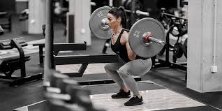 जिम में भारी वजन (Deadlifts) उठाने वाली महिलाओं में पेल्विक ऑर्गन प्रोलैप्स का खतरा और बचाव