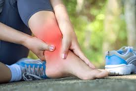 टखने की मोच (Ankle Sprain) सूजन कम करने के तुरंत राहत के उपाय।