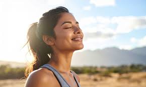 डीप ब्रीदिंग (Deep Breathing) लंबी सांसें लेकर पैरासिम्पैथेटिक नर्वस सिस्टम को एक्टिवेट करें और दर्द को 'ऑफ' करें