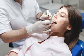 डेंटिस्ट (Dentists) हमेशा झुककर काम करने वाले दंत चिकित्सकों के लिए बैक केयर रूटीन।