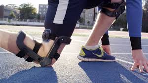 नी-ब्रेस (Knee Brace) के प्रकार: हिंज्ड, स्लिप-ऑन और अनलोडर ब्रेस में आपकी बीमारी के लिए कौन सा सही है?