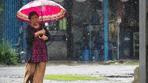 फिसलन से बचाव बारिश के मौसम में बुजुर्गों को गिरने (Fall) से कैसे बचाएं।