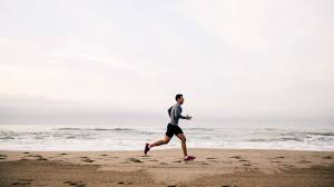 बीच रनिंग (Beach Running) समुद्र किनारे मुलायम रेत पर दौड़ने के फायदे और एच्लीस टेंडन (Achilles Tendon) पर इसका प्रभाव।