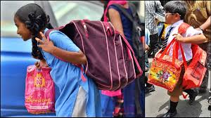 भारी स्कूल बैग बच्चों की रीढ़ की हड्डी पर 'कायफोसिस' (Kyphosis) का प्रभाव।