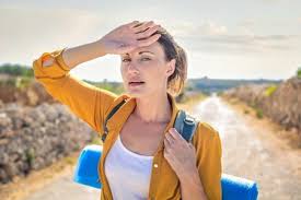 भीषण गर्मी (Heatwave) में डिहाइड्रेशन के कारण पिंडलियों में होने वाले 'हीट क्रैम्प्स' (Heat Cramps) का तुरंत इलाज