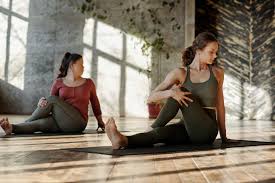 मासिक धर्म चक्र (Menstrual Cycle) के अनुसार स्ट्रेंथ ट्रेनिंग: पीरियड्स के दौरान इंजरी से कैसे बचें?