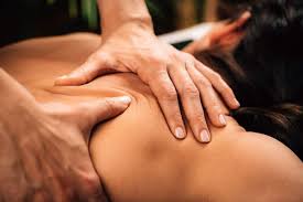 मिथक या सच फिजियोथेरेपी और मालिश (Massage) दोनों एक ही चीज़ हैं।