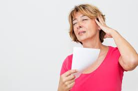 मेनोपॉज के दौरान हॉट फ्लैशेस (Hot Flashes) और रात में पसीना आने से खराब हुई नींद का मस्कुलर रिकवरी पर असर