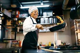 शेफ (Chefs) किचन में दिन भर खड़े रहने वाले रसोइयों के लिए एड़ी और घुटने की देखभाल।