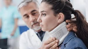सर्वाइकल कॉलर (Cervical Collar) का गलत इस्तेमाल लगातार कॉलर पहनने से आपकी गर्दन की मांसपेशियां कैसे सूख जाती हैं