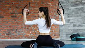 सस्पेंशन ट्रेनिंग (TRX) छत से लटकी पट्टियों के सहारे किए जाने वाले व्यायाम कोर स्ट्रेंथ के लिए क्यों बेस्ट हैं।
