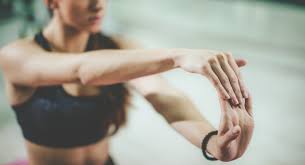 सैलून वर्कर हाथों और कलाई की जकड़न (RSI) से कैसे बचें।