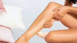 सोते समय पिंडलियों में ऐंठन (Calf Cramp): तुरंत राहत के उपाय।