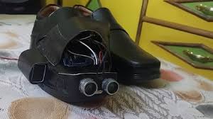 स्मार्ट शूज (Smart Shoes): जूतों में लगे सेंसर आपके चलने के तरीके (Gait) की गलतियों को कैसे पकड़ते हैं?