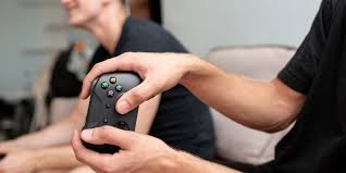 गेमिंग थंब (Gaming Thumb) वीडियो गेम के कंट्रोलर से बच्चों के अंगूठे में आने वाली सूजन (Tendonitis)।
