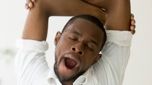 जम्हाई (Yawning) लेना क्या लंबी जम्हाई लेते समय जबड़े से 'क्लिक' की आवाज आना नॉर्मल है?