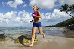 नंगे पैर (Barefoot) चलना क्या कुशन वाले जूतों की तुलना में नंगे पैर चलना जोड़ों के लिए ज्यादा प्राकृतिक है?