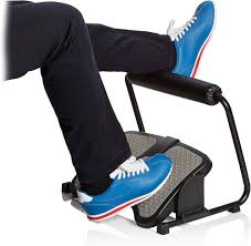 फुटरेस्ट (Footrest) का उपयोग कुर्सी पर बैठते समय पैर हवा में लटकने से स्लिप डिस्क का खतरा कैसे बढ़ता है।