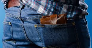 वॉलेट न्यूरोपैथी (Wallet Pain) पैंट की पीछे की जेब में मोटा पर्स रखकर बैठने से साइटिका का खतरा क्यों बढ़ता है।