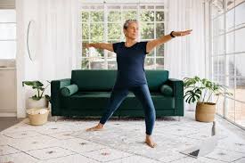 शारीरिक संतुलन (Balance Training) बुजुर्गों का बैलेंस सुधारने के लिए कुर्सी के सहारे किए जाने वाले व्यायाम।
