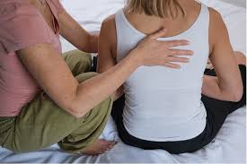 सोमैटिक पेन (Somatic Pain) कैसे आपका मानसिक तनाव और दबे हुए इमोशंस शरीर में मांसपेशियों की गंभीर गांठें (Knots) बनाते हैं।