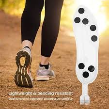 स्मार्ट इनसोल (Smart Insoles) जूतों के अंदर लगे सेंसर जो आपके चलने का प्रेशर डेटा सीधे आपके या फिजियो के फोन पर भेजते हैं।