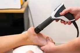 एड़ी के दर्द (Plantar Fasciitis) में आर्च सपोर्ट (Arch Support) वाले जूतों का अहम रोल