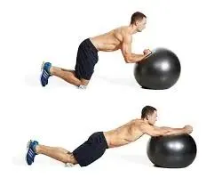 कोर स्टेबिलिटी के लिए स्विस बॉल (Swiss Ball) एक्सरसाइज के 5 बेहतरीन वेरिएशंस