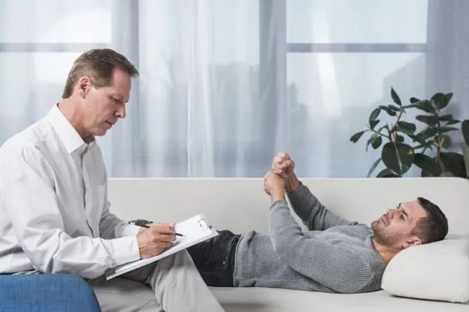 क्रोनिक दर्द वाले मरीजों के लिए कॉग्निटिव बिहेवियरल थेरेपी (CBT) के लाभ