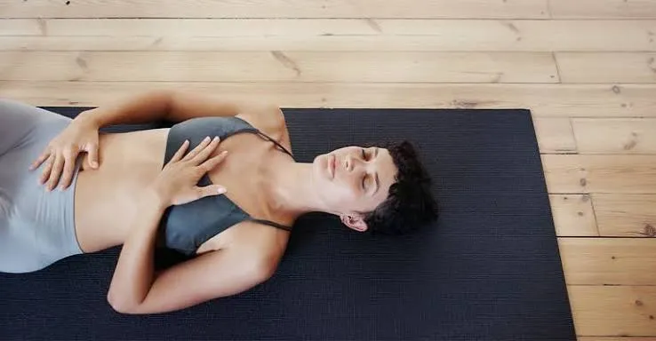 रिलैक्सेशन तकनीक: प्रोग्रेसिव मसल रिलैक्सेशन (PMR) क्या है और इसे कैसे करें?